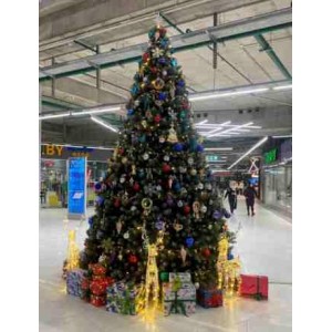 Ель искусственная Кремлевская из пленки ПВХ с белыми кончиками Ель искусственная Кремлевская из пленки ПВХ с белыми кончиками